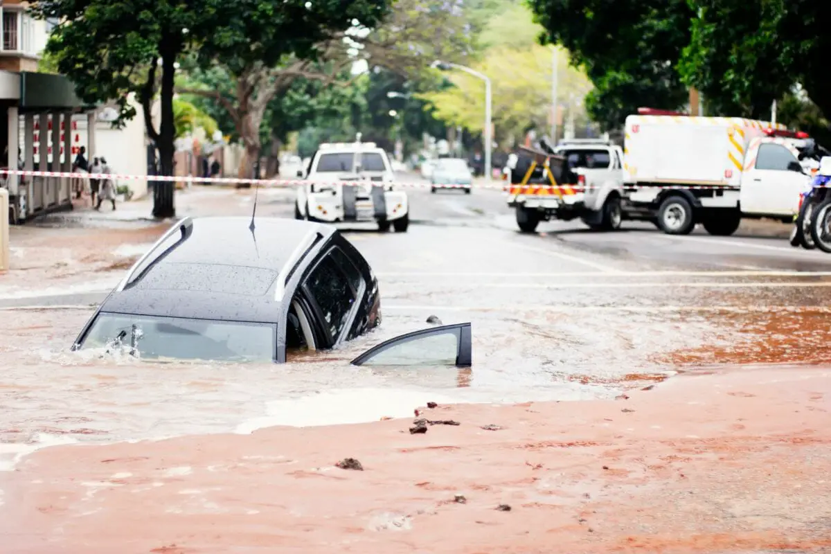 what-does-it-mean-to-dream-of-a-car-falling-into-water-luciding